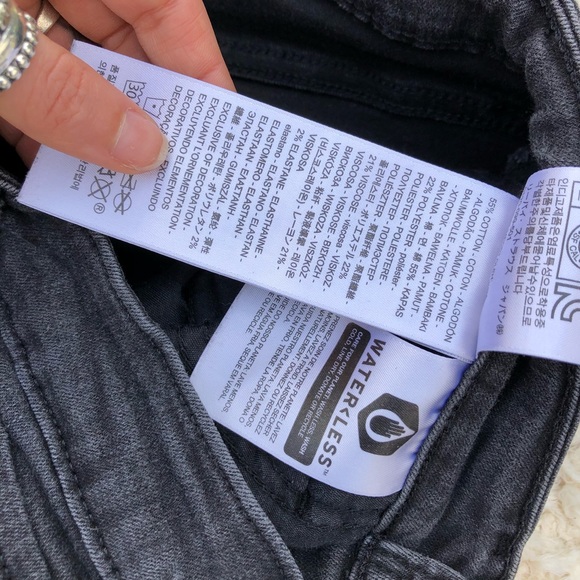 SOLD Levi’s 721 high rise faded black skinny jeans - Picture 5 of 7